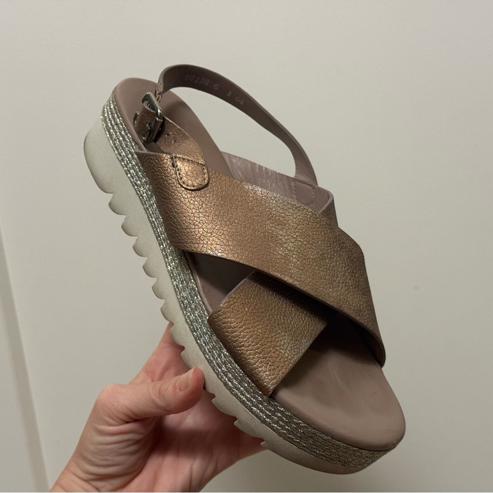 Paul Green Metallic Slingback Cross Platform Sandal - Size 8.5 - Gold